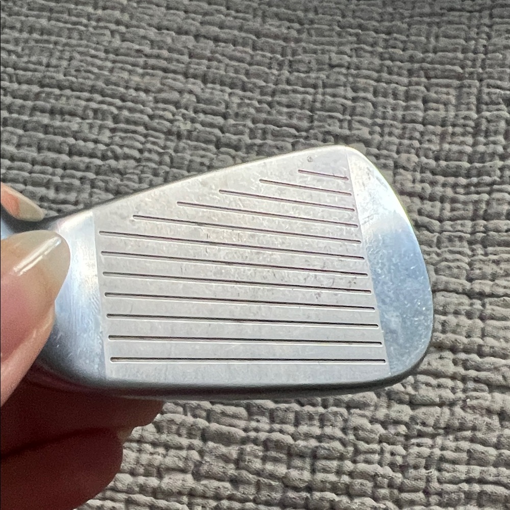 Titleist T200 5 iron club head (lefty) - Picture 5 of 6